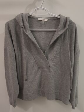 Cable & Gauge Grey V-Neck Hooded Pullover